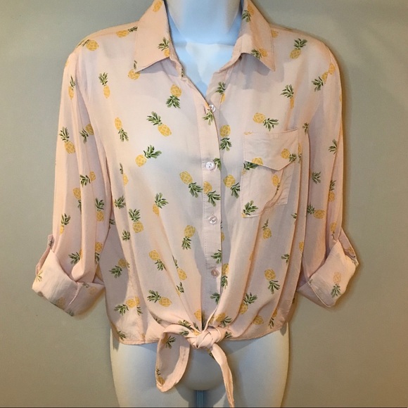 Love Notes Tops - 🔴 4/$15 Pineapple print button down top